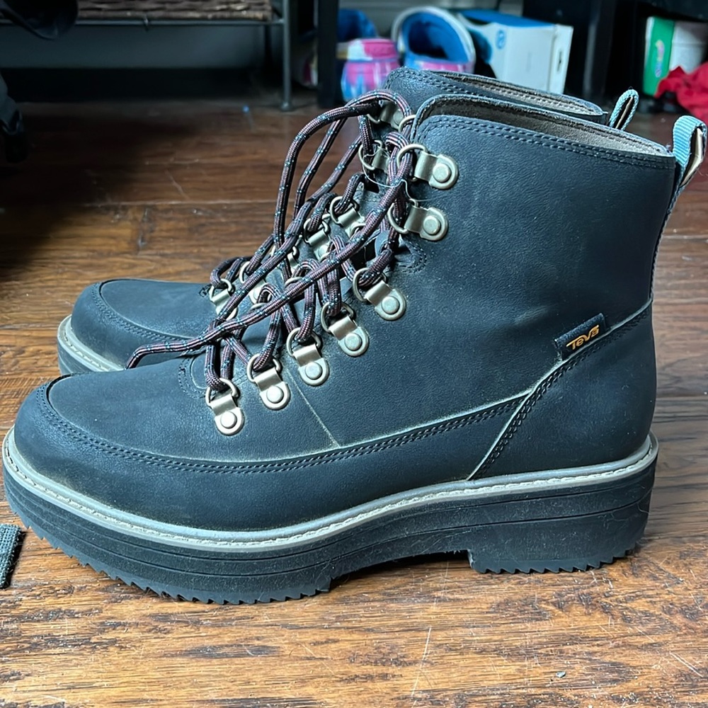Teva midform boots